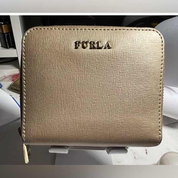 FURLA WALLET EUC BEIGE LEATHER - Picture 2 of 7